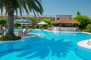 hotel-aethria-pool-04