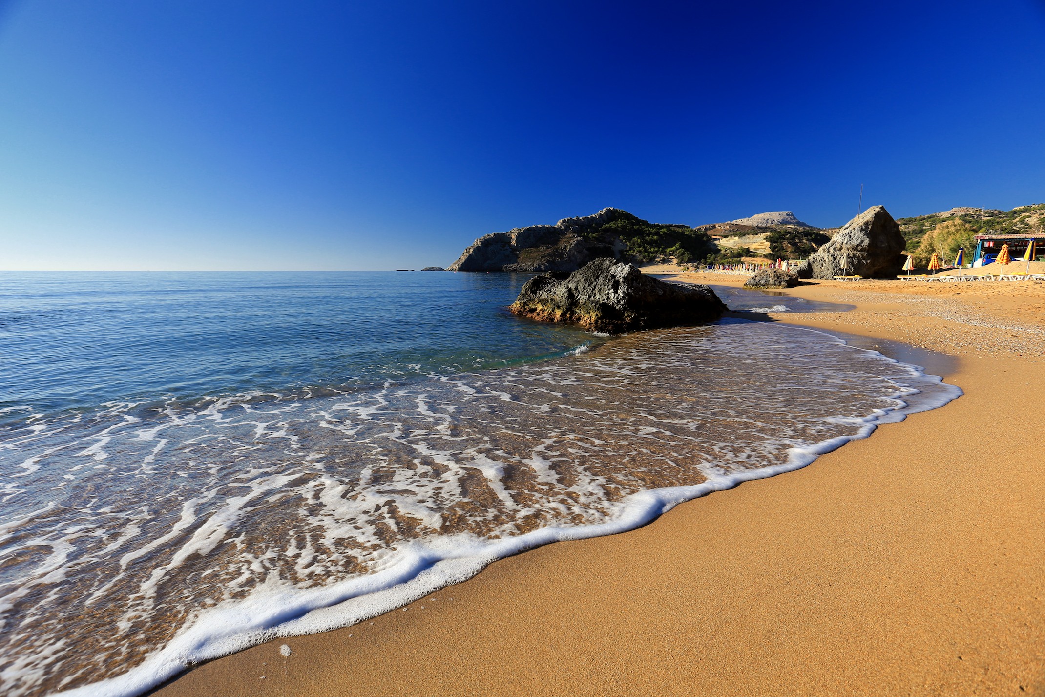 Красивыми песчаными пляжами. Родос остров моря. Родос остров Греция. Греция Родос море. Родос Греция пляжи.