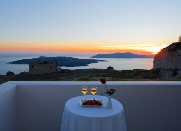 Nemesis Hotel Santorini: A Calm Base in the Heart of Fira