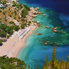 Ποιο ελληνικό νησί αποθεώνεται ως ο απόλυτος παράδεισος για αυθεντικές και ανέμελες διακοπές