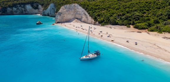 Η κρυμμένη ελληνική παραλία που κατέκτησε την παγκόσμια κορυφή!