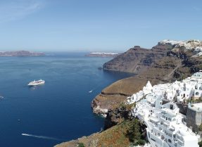 Santorini Cruise Arrivals Frozen: Tensions Boil Over Following “70-30” Rule