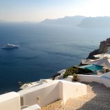 From Google to AI: How Greeks Are Changing the Way They Plan Their Summer Holidays