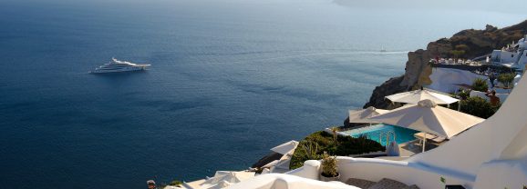 From Google to AI: How Greeks Are Changing the Way They Plan Their Summer Holidays