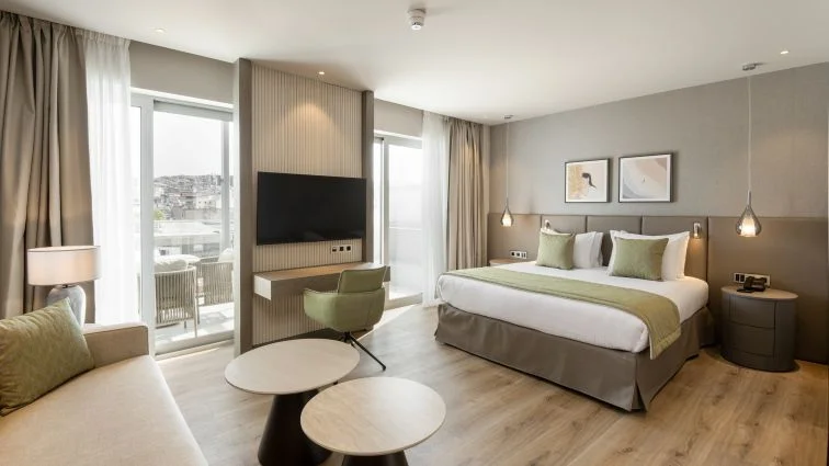 Holiday Inn Thessaloniki Enters a New Era with Renovated Rooms and Modern Upgrades