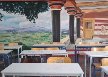 Το σχολείο της Αθήνας που μετέτρεψε τους τοίχους του σε ένα ταξίδι στην Ιστορία