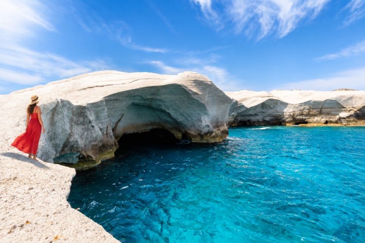 Milosbooknow: Supporting Exceptional Stays and Hospitality in Milos