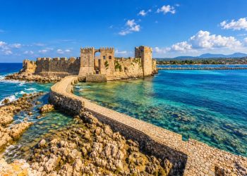 10 Εντυπωσιακά κάστρα της Ελλάδας που αξίζει να επισκεφθείτε